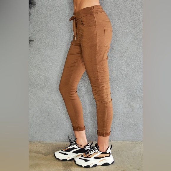 MADE IN ITALY. SOLID DRAWSTRING CRINKLE JOGGERS WITH POCKETS - Picture 2 of 4